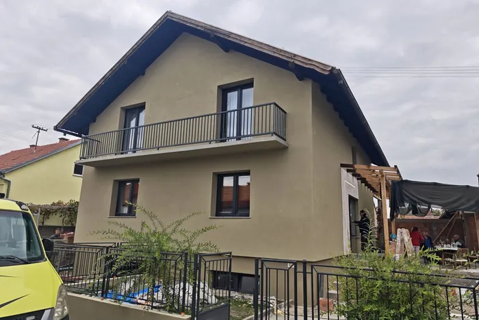 Poslije: Pročelje s balkonom