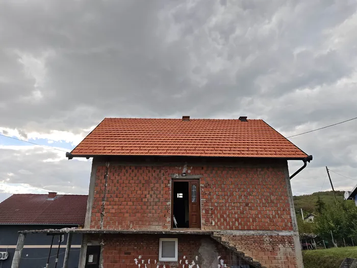 Kuća od opeke prije izrade fasade